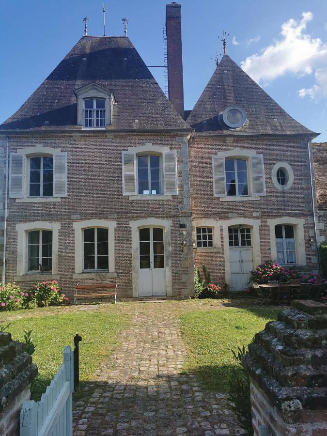 Location de vacances pour 12 personnes, avec vue sur le lac et jardin ainsi que vue et piscine, animaux acceptés à Brinon-sur-Sauldre - 2