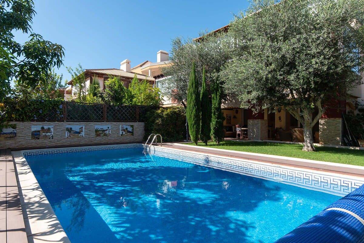Villa Esmeralda with private heated pool in Los Cristianos, Arona