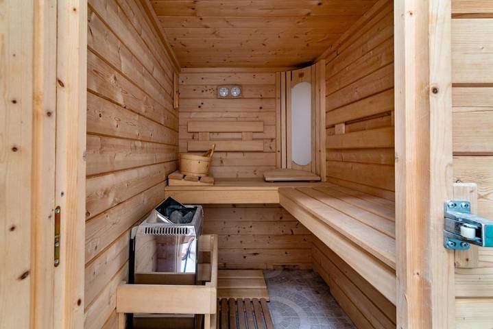 Location de vacances pour 18 personnes, avec sauna ainsi que terrasse et jacuzzi à La Baume-de-Transit - 3