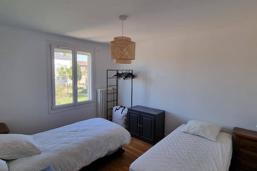 Châlons : Cocooning stay with Balneo, Garden and Garage in Châlons-en-Champagne, Marne