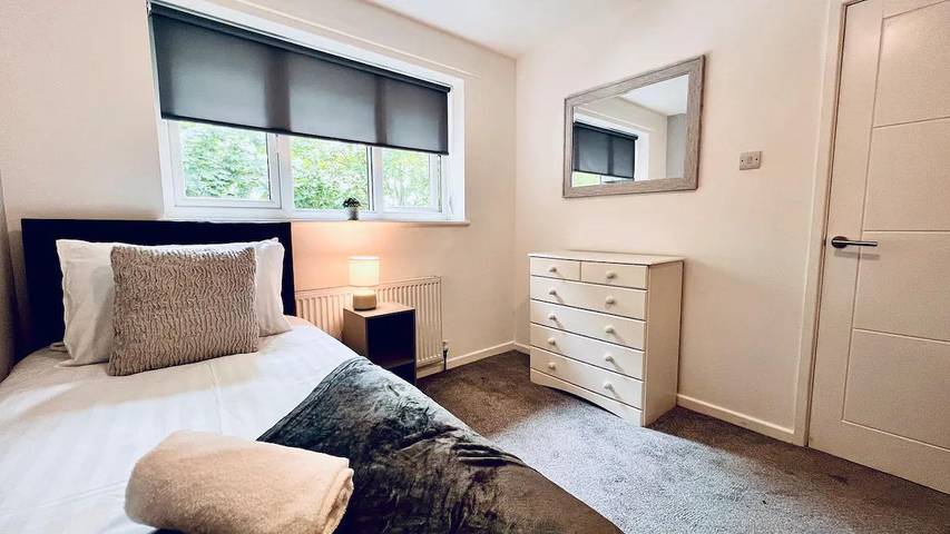 Holiday home for 5 people, with garden, child-friendly in Liverpool
