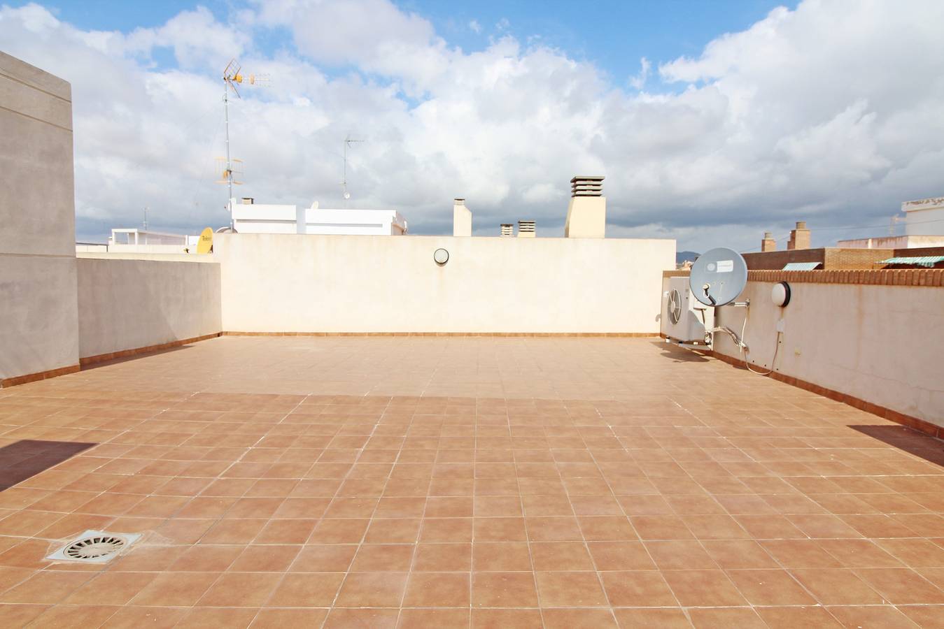 Apartamento entero, Global Vacacional: Ático con 2 terrazas en la playa Puerto de Sagunto in Puerto de Sagunto, Sagunto