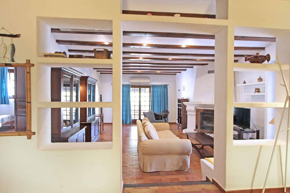 Luxurious Villa in Moraira with Private Pool, Garden, and Stunning Valley Views, Near Playa Ampolla in Club Moraira, Teulada (Spain)