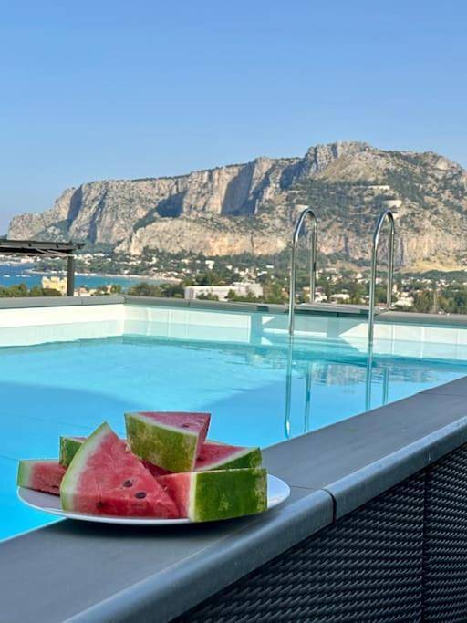 Villa mit pool für 12 Personen, mit Balkon und Whirlpool sowie Terrasse und Garten in Palermo