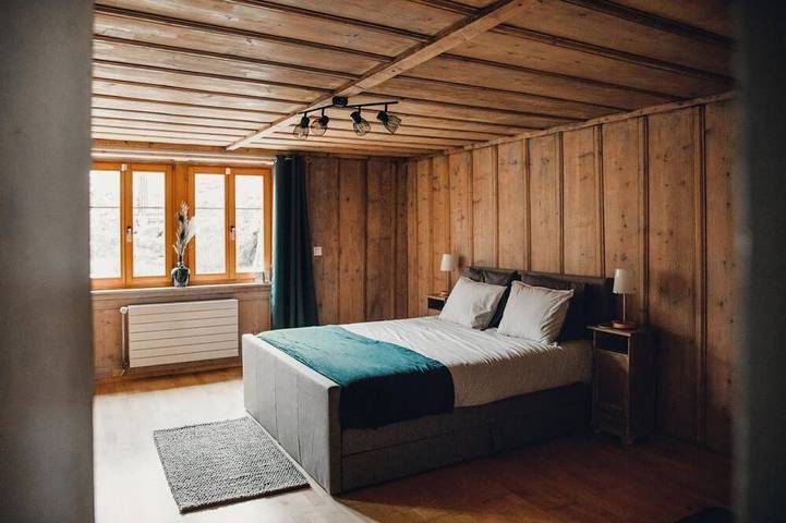 Wohnung in altem, renoviertem Bauernhaus in Le Cachot, La Chaux-du-Milieu