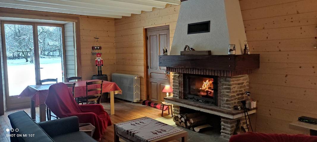 Gîte pour 6 personnes, avec Terrasse ainsi que Jardin et Vue à Saugeot