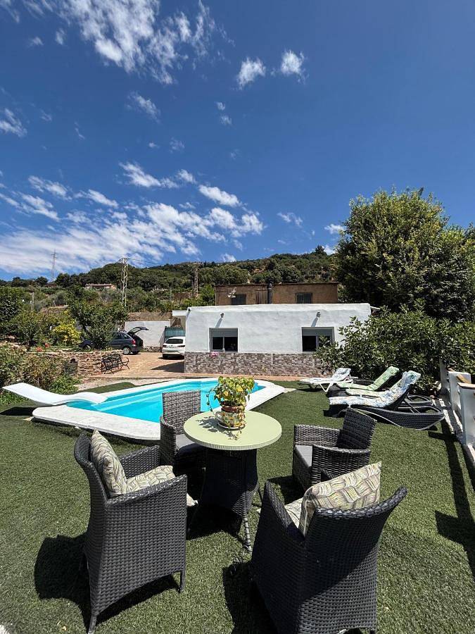 Apartamento para 9 personas, con Terraza y Jardín además de Piscina y Vistas en Lanjarón