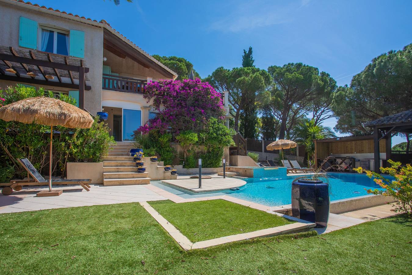 Villa 'À 200m De La Plage' with Sea View, Wi-Fi and Air Conditioning in La Nartelle, Sainte-Maxime