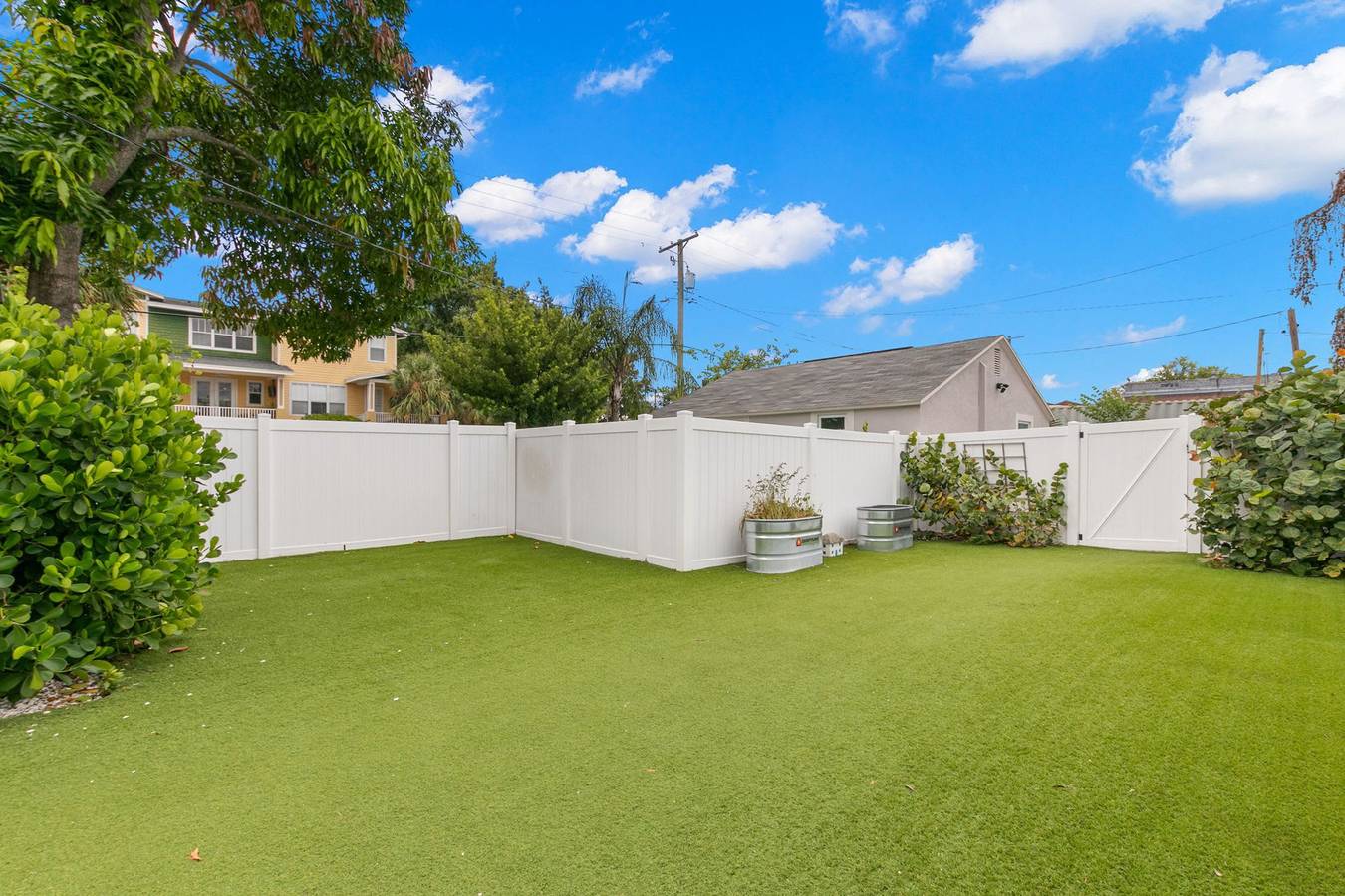 Hel leilighet, New Soho Sanctuary - Gorgeous Apartment Steps to S Howard Ave with Fenced Yard in South Tampa, Tampa