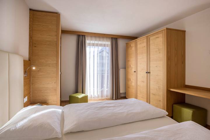 Ganze Wohnung, Ferienwohnung "Rosalpina 2" in der Mitte des Skigebiets mit Bergblick, WLAN & Balkon in San Vigilio di Marebbe, Enneberg