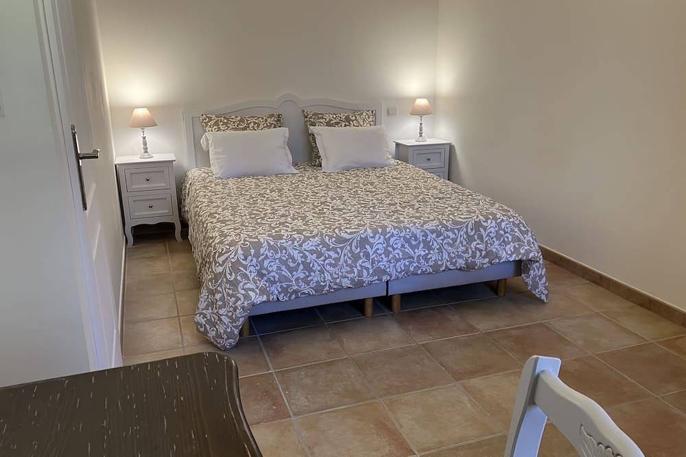 House with heated pool in Roussillon in Roussillon, Parc naturel régional du Luberon