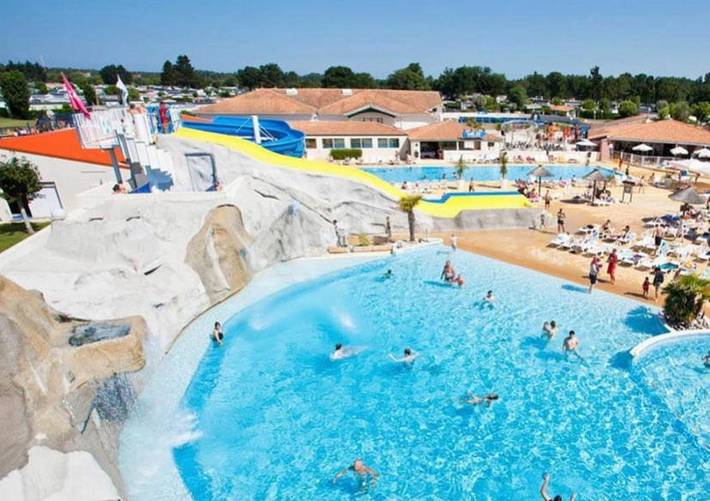 Location de vacances pour 6 personnes, avec jardin ainsi que piscine et jacuzzi dans Luna Park La Palmyre - 3