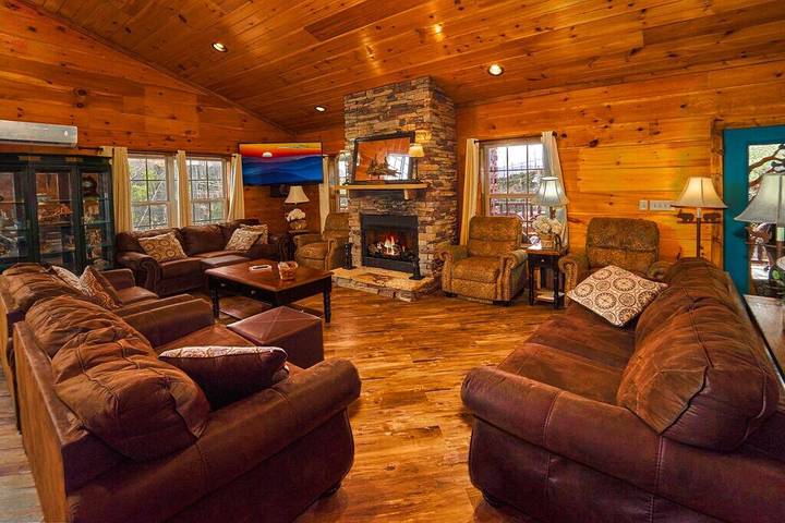 Lodge for 12 people, with hot tub in Dollywood