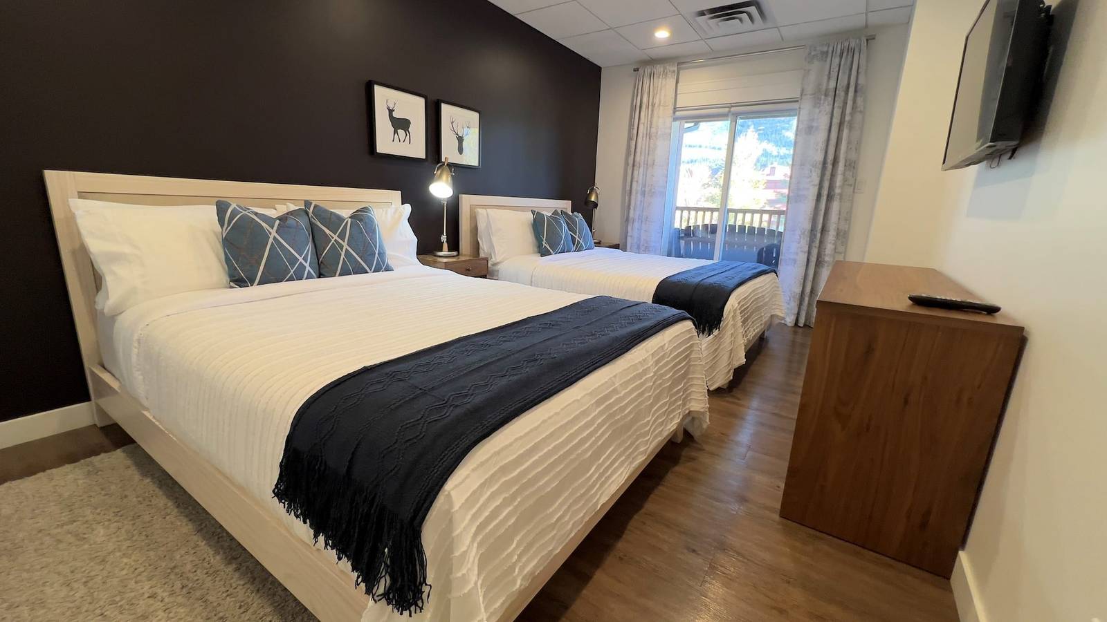 Entire apartment, Mountain Modern Hideaway in Canmore, Banff National Park
