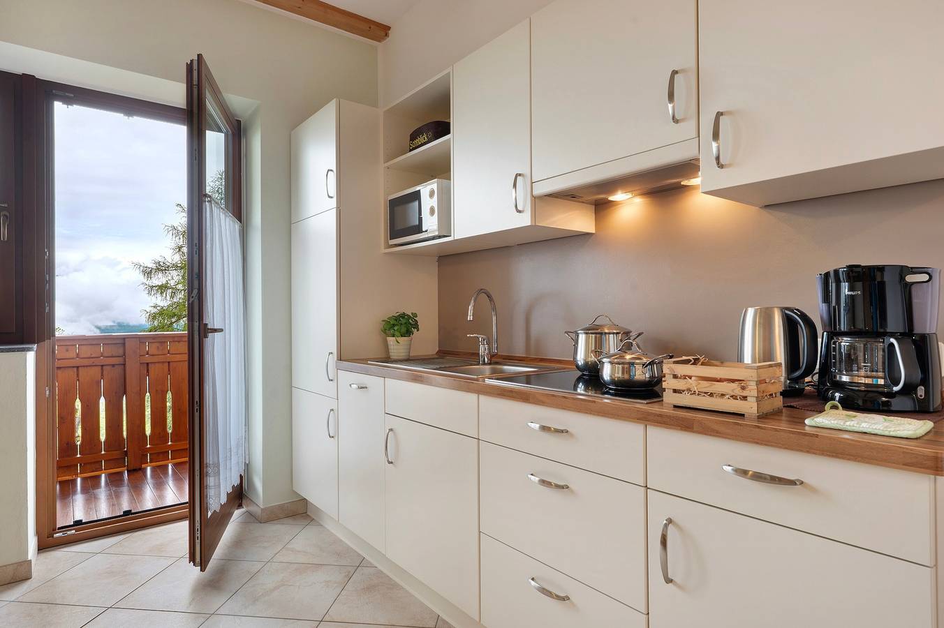 Entire apartment, Apartment 'Sonnblick' with Mountain View, Shared Garden and Wi-Fi in Leifers, Val d’Ega