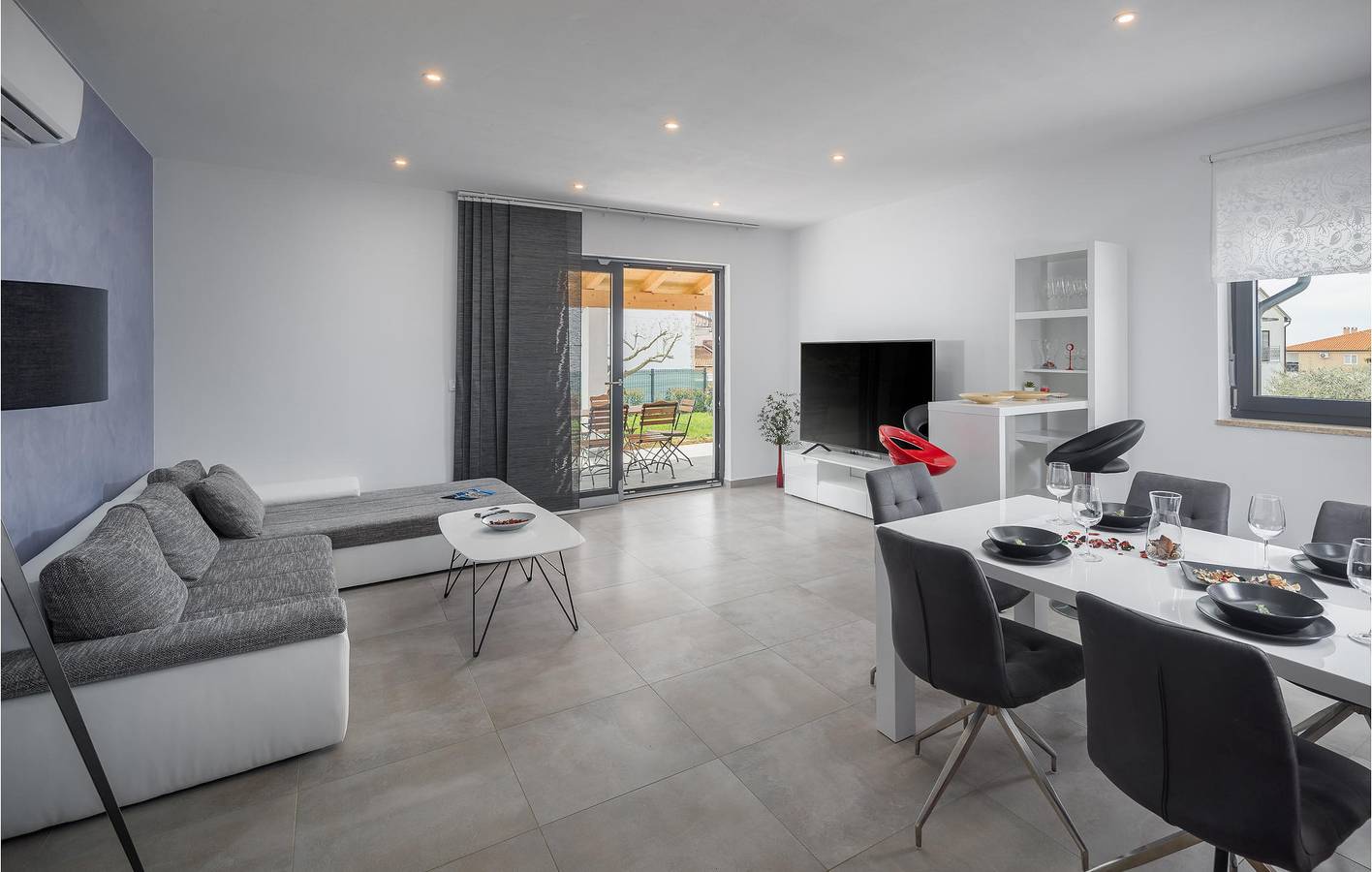 Geräumiges Apartment 2 km vom Strand entfernt: mit Pool, WLAN und Parkplatz in Novigrad, Umag und Umgebung