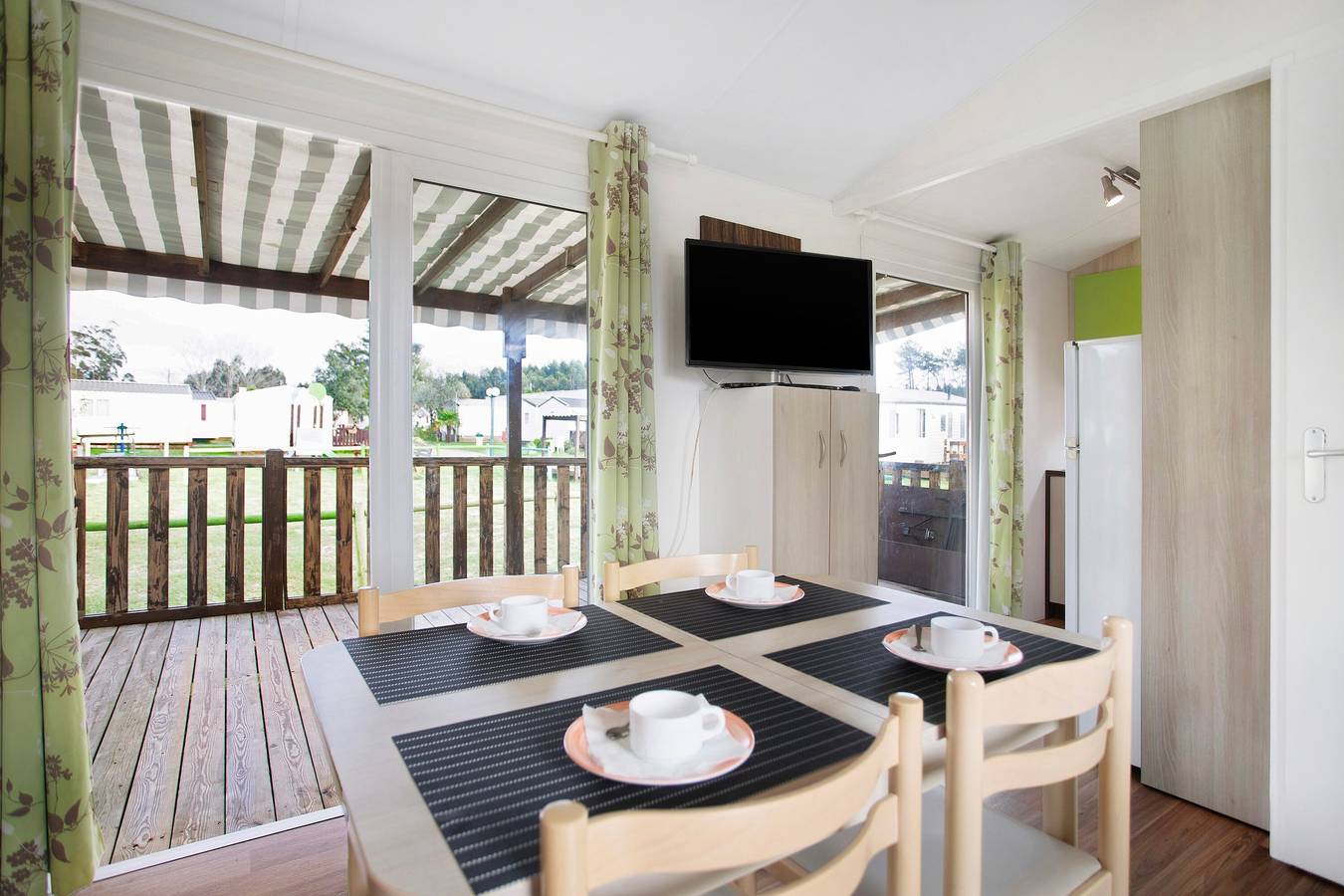 Chalé 'Bungalow T3 I - 15 Min From Nazaré' com Piscina Partilhada, Terraço Privado e Ar Condicionado in Leiria distrito