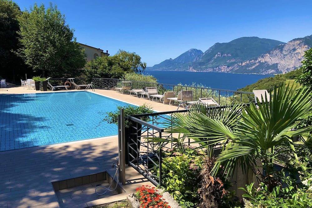 Ganze Wohnung, Casa di Alessia  Die neue Ferienwohnung mit Traumblick über Malcesine inkl. Pool in Malcesine, Gardasee-Berge