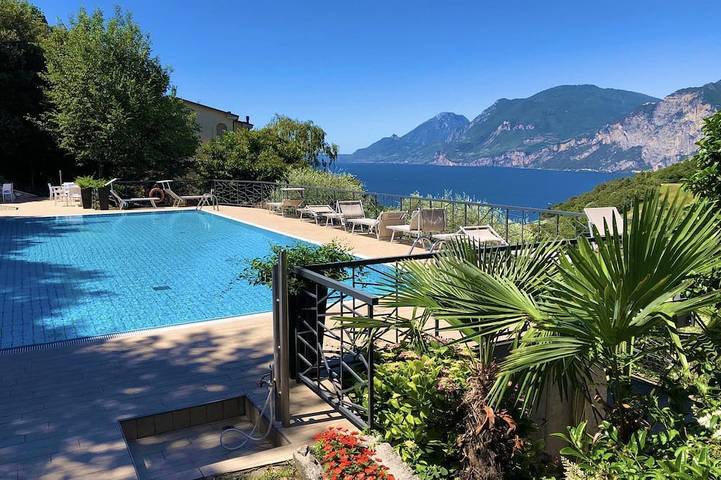 Ferienwohnung für 3 Personen, mit Balkon und Garten sowie Pool - 1