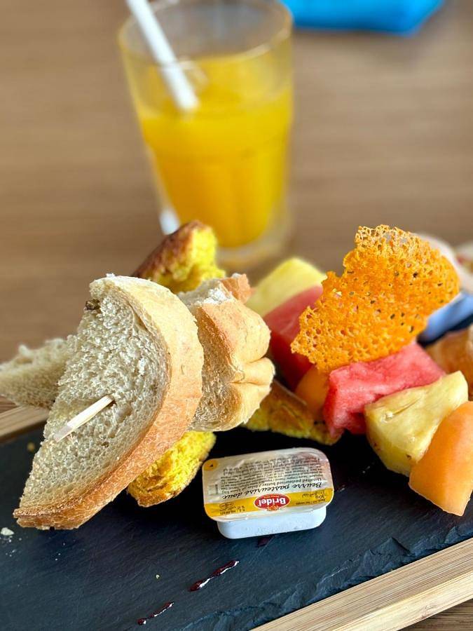 Gîte pour 3 personnes, avec jardin et piscine dans Plage de Folle Anse - 2