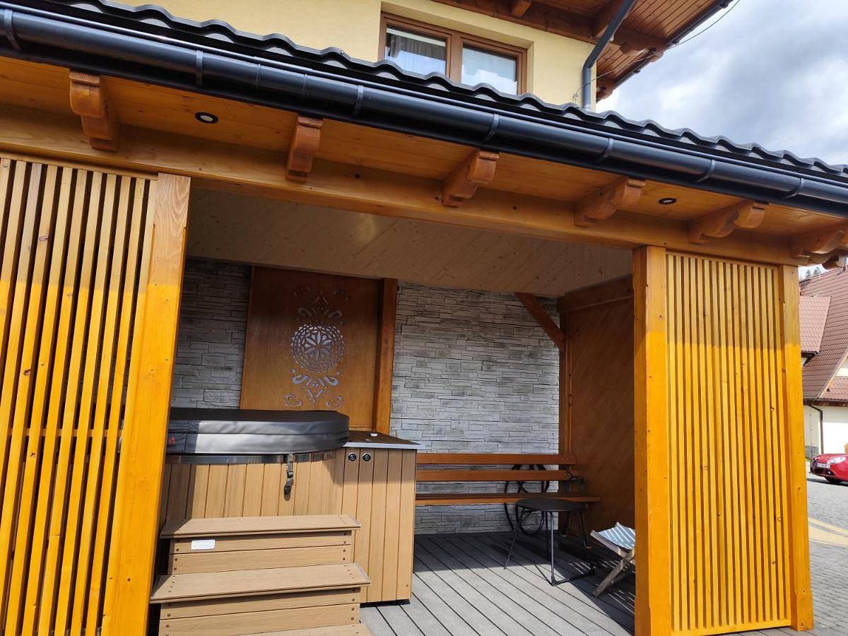 Cały apartament wypoczynkowy, Pokoje Krystyna I Andrzej Łukaszczyk z Widokiem Na Góry i Jacuzzi in Małe Ciche, Karpaty (Polska)