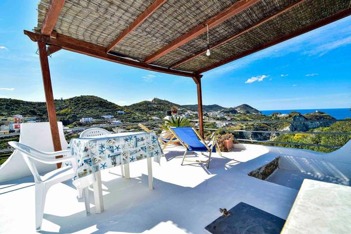 Gîte pour 2 personnes, avec jardin ainsi que terrasse et vue à Ponza - 2