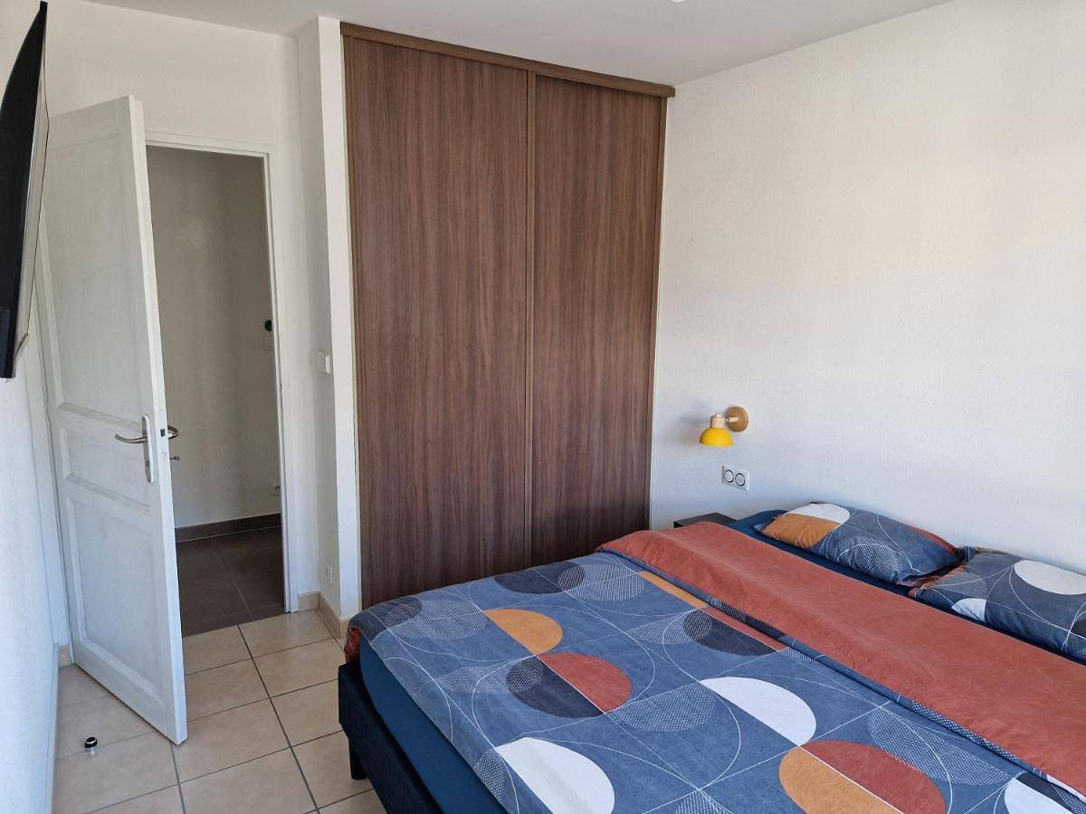 Appartement de vacances entier, Deluxe Double Room in Prévessin-Moëns, Gex