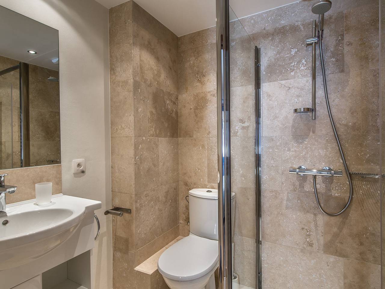 Entire apartment, 3-Bedroom Apartment with Terrace in Megève Center in Megève, Pays du Mont-Blanc
