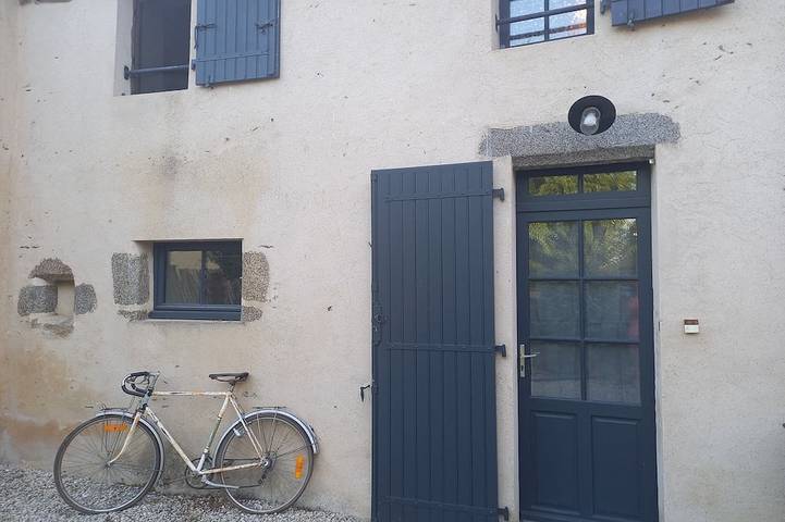 Location de vacances pour 8 personnes, avec jardin et terrasse à Montournais
