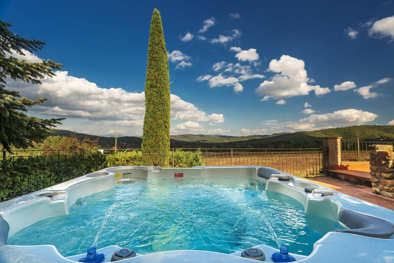 Appartamento Le Fate – Villa Assolata: Komfort für 4 Gäste, Terrasse & Whirlpool in Bucine und Umgebung, Chianti