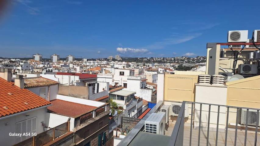 Chambre d’hôte pour 2 personnes, avec piscine ainsi que vue et terrasse à Sitges