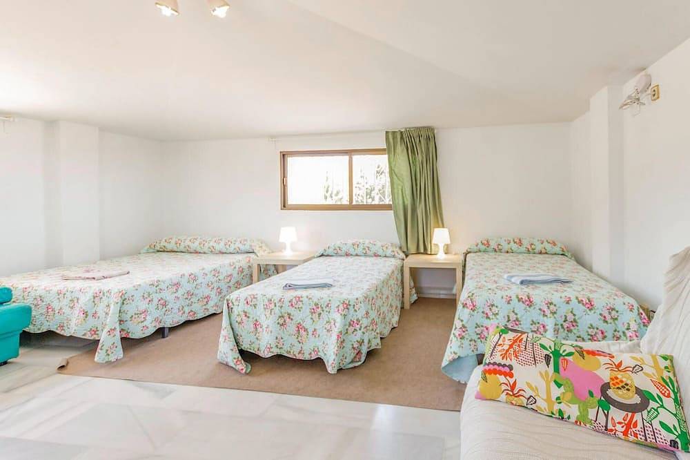 Entire apartment, 3 bedroom lovely apartment in Malaga in Churriana, Malaga