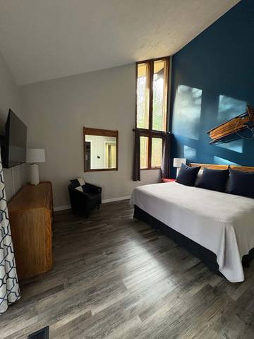 Vacation Rental for 12 Guests in Boyne Falls, Lake Michigan, Picture 3