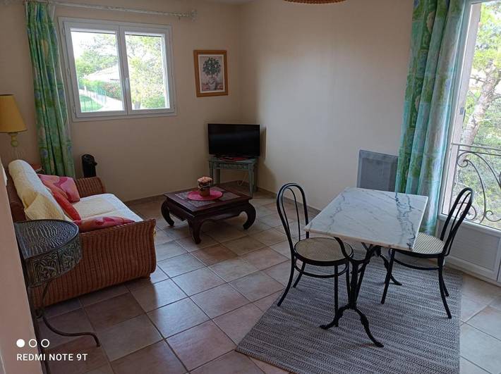 Location de vacances pour 2 personnes, avec piscine ainsi que vue et jardin à Massillargues-Attuech - 3