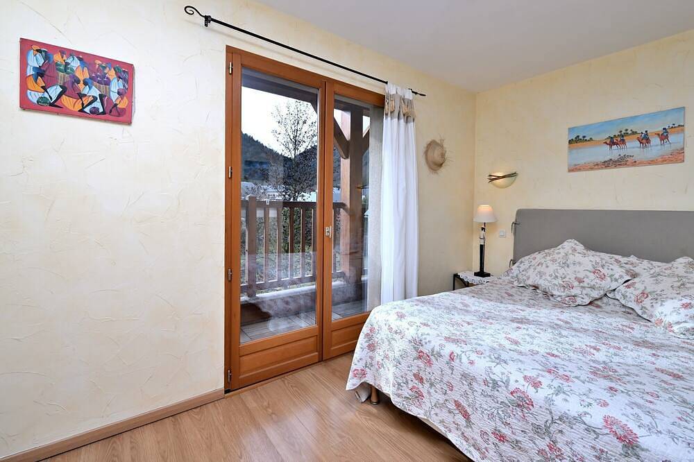 Bed and Breakfast 'Chambre Hellebores' con vistas a la montaña, terraza compartida y Wi-Fi in Guchen, Parque nacional de los Pirineos