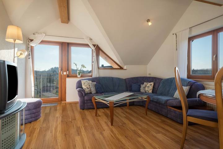 Ferienwohnung für 8 Personen, mit Balkon und Garten in Neukirch