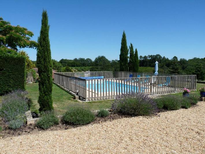 Location de vacances pour 4 personnes, avec jardin ainsi que piscine et terrasse à Vergt - 4