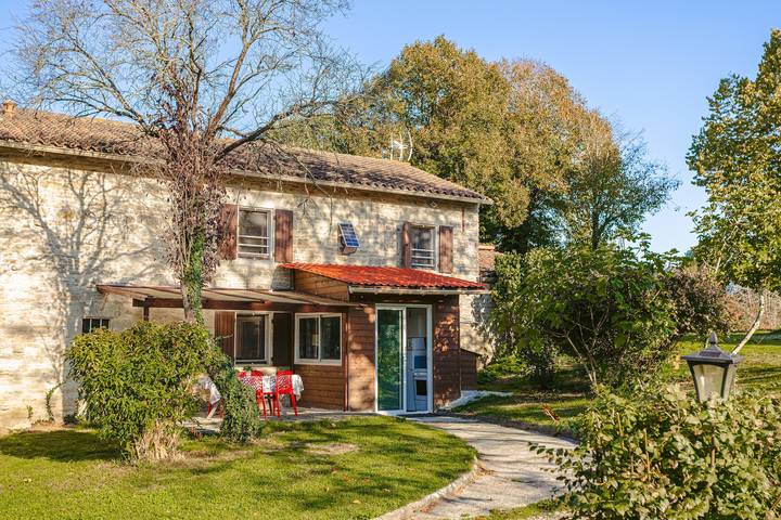 Gîte pour 4 personnes, avec Jardin dans Saint-Laurent-de-la-Barrière