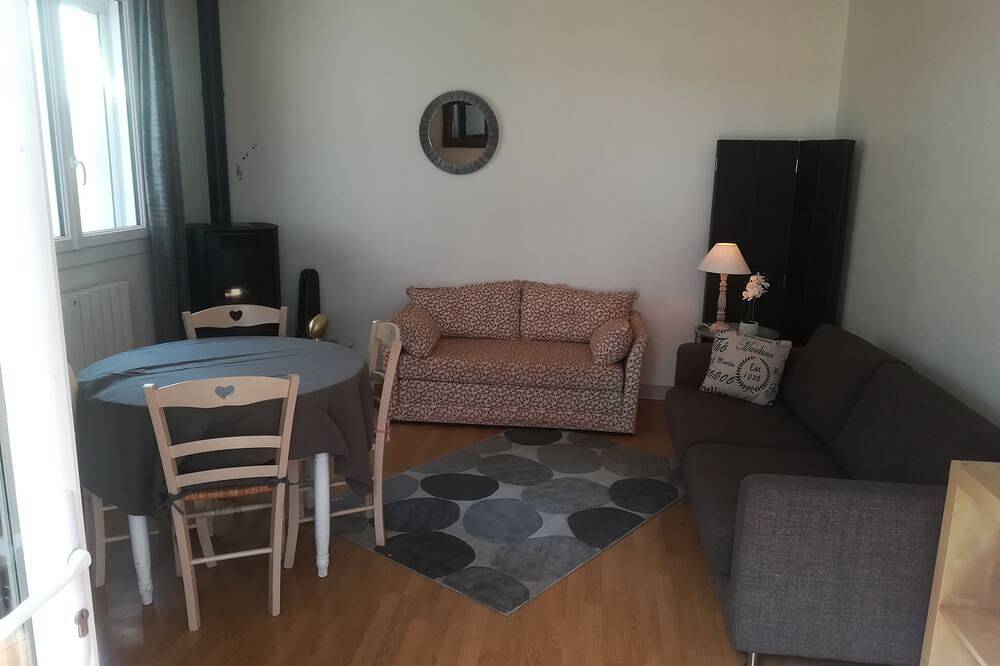 Appartement entier, Maisonette with 2 terraces 10 minutes from the station in Buxerolles, Vienne (France)