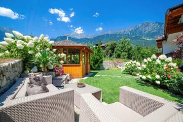 Ferienwohnung für 4 Personen, mit Ausblick und Garten, kinderfreundlich in Algund