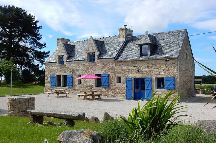 Gîte pour 6 personnes, avec jardin à Plouzévédé