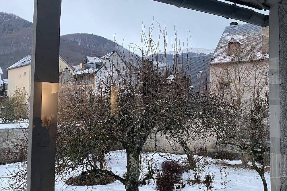 A 20 mn des Pistes Maison de Ville Avec Jardin in Arreau, Pyrénées