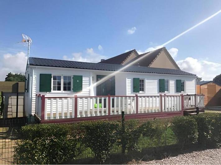 Camping pour 7 personnes, avec piscine et vue ainsi que terrasse et jardin