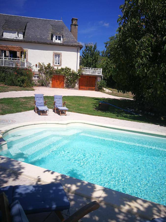 Gîte pour 2 personnes, avec jardin ainsi que vue et piscine à Barriac-les-Bosquets
