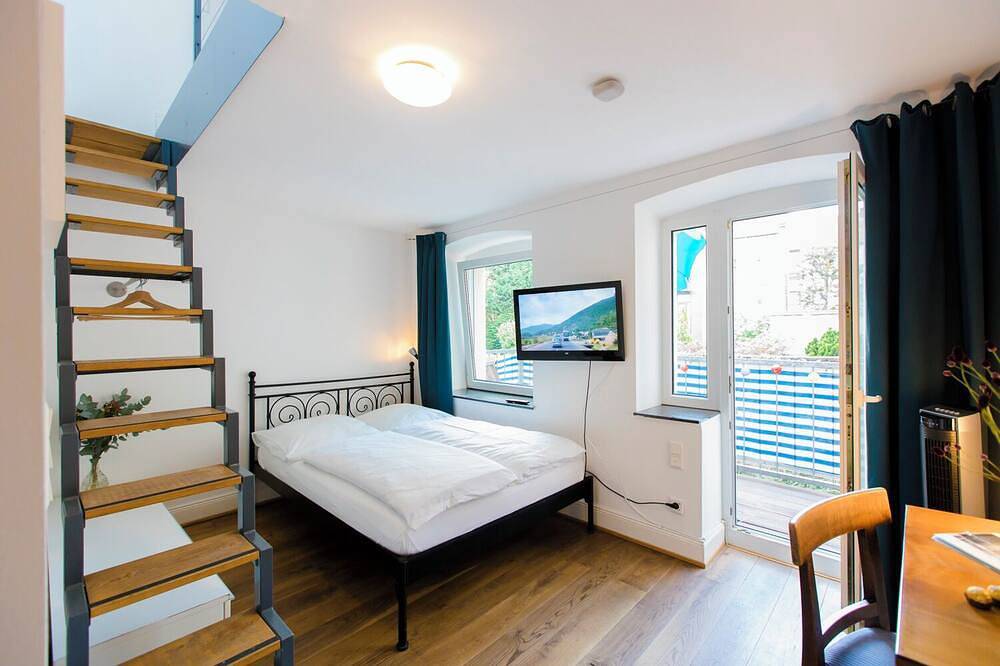 Ganze Wohnung, Maisonette mit Sonnenbalkon zur ruhigen Gartenhofseite in Köln, Rheinland