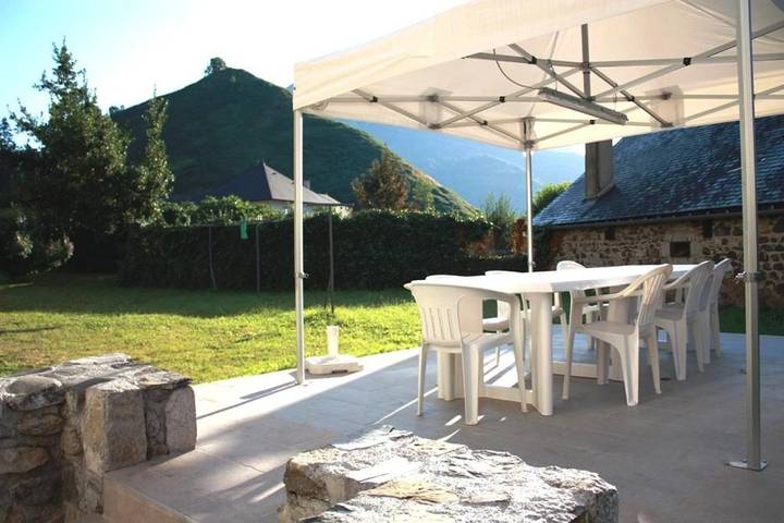 Location de vacances pour 9 personnes, avec vue et jardin, adapté aux familles à Osse-en-Aspe - 3