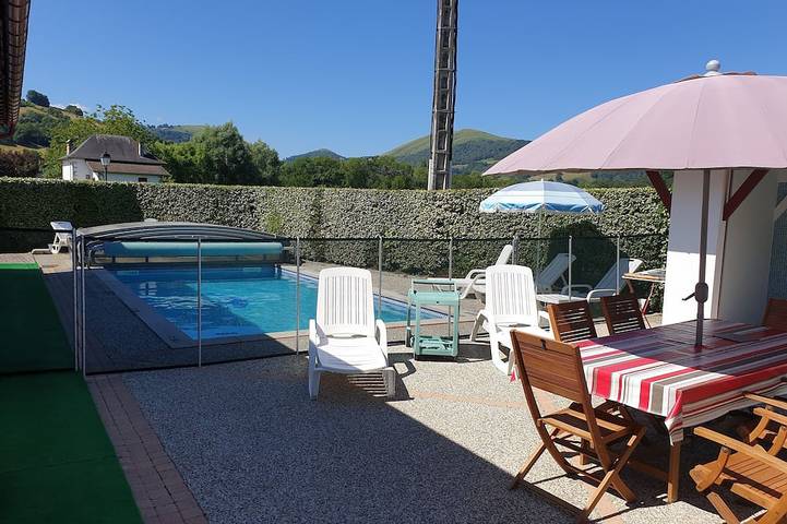 Location de vacances pour 9 personnes, avec Terrasse et Jardin à Pagolle