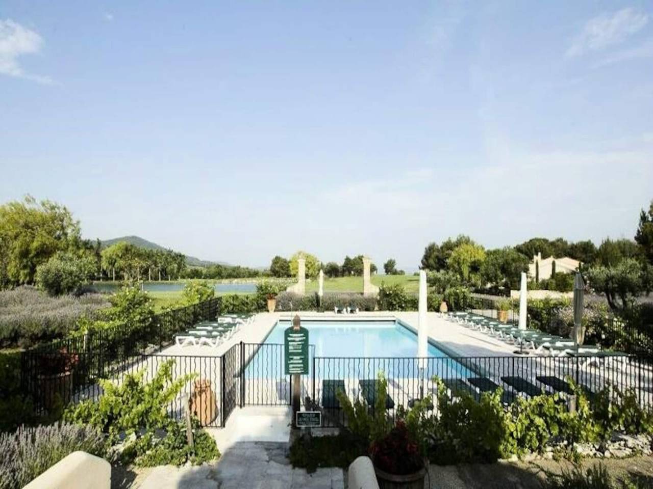 Ganze Wohnung, Wohnung in Provence mit Wellenbad & Golf in Mallemort, Arles und Umgebung