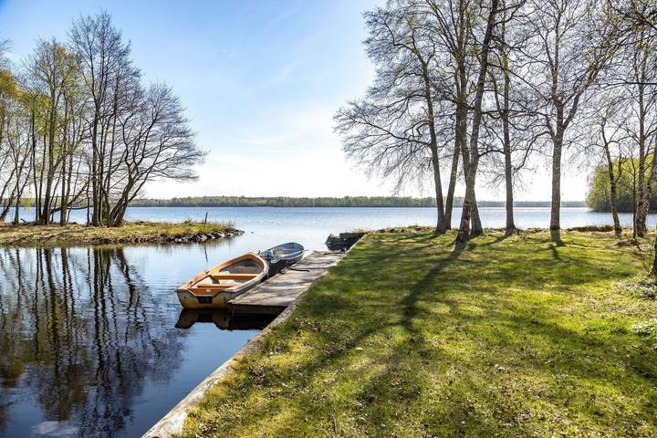 Ferienhaus für 8 Personen, mit Garten und Seeblick sowie Balkon - 1