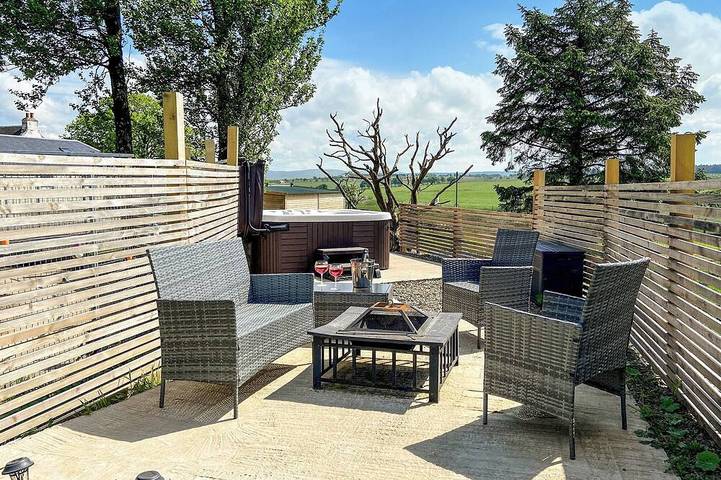 Cottage for 2 people, with garden and hot tub, with pets in Scotland